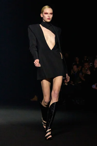 Look 25